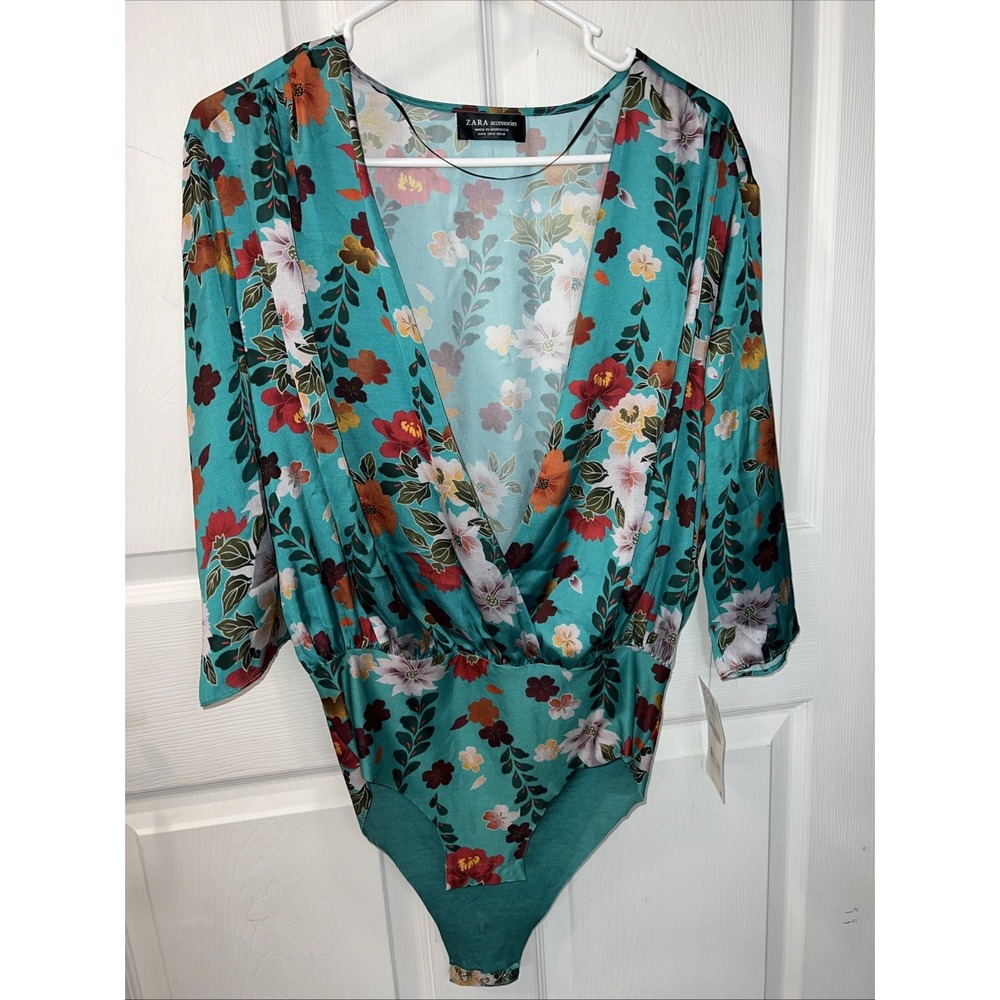 ZARA Accesories Satin Green Floral 3/4 Sleeve Plunging Neckline Med Bodysuit-New